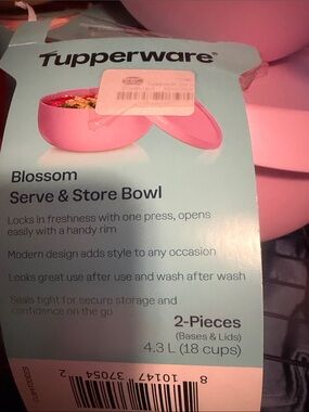 Tupperware Blossom Serve & Store Bowl - Pink 18 cup